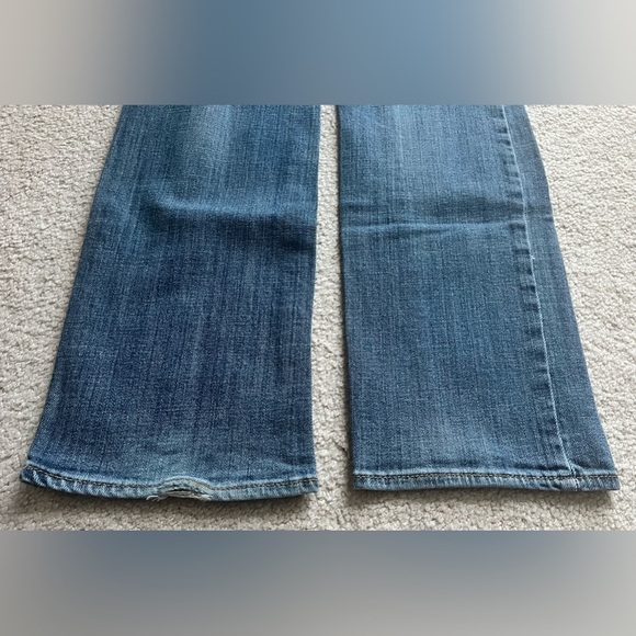 Pre-loved American Eagle Distressed Jeans, Straight, Size 2 - Picture 11 of 11